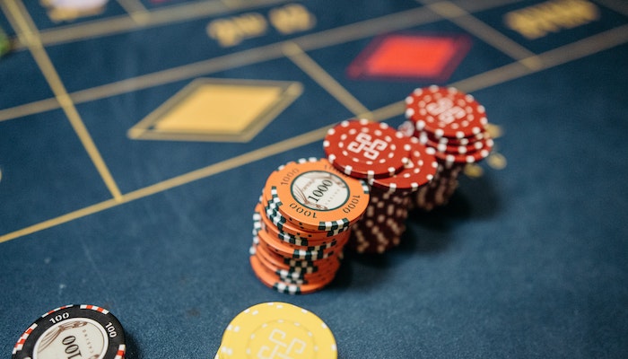 Online Casino – Fordele og ulemper ved at spille for underholdning